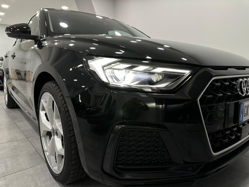 Configuratore Audi A1 Sportback 30 TFSI S tronic Identity Black: accessori  e optional - Patentati